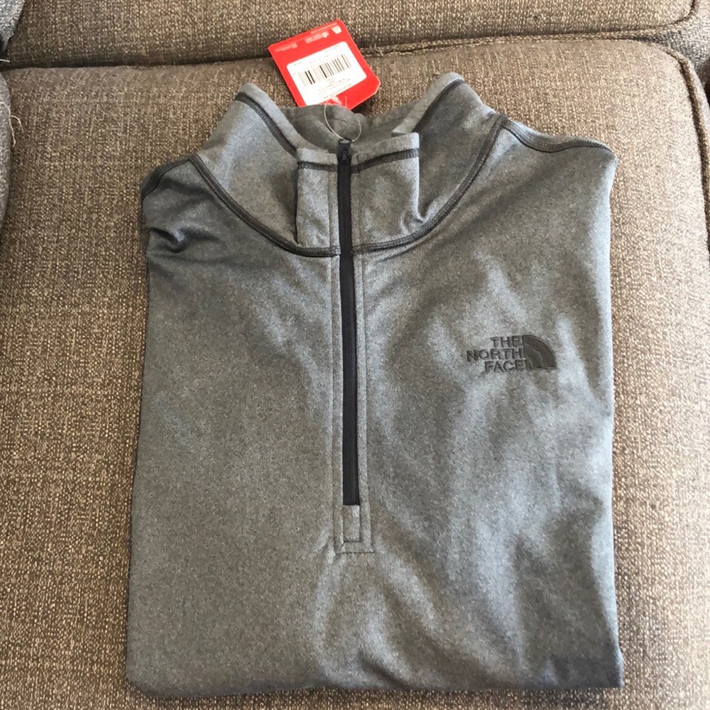 Men’s North Face 1/4 zip long sleeve pullover